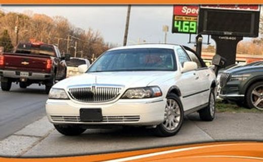 2005 Lincoln Town CAR Signature Limited