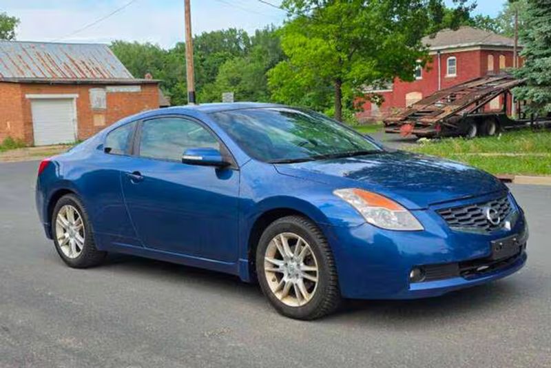 2008 Nissan Altima — a typically priced live listing