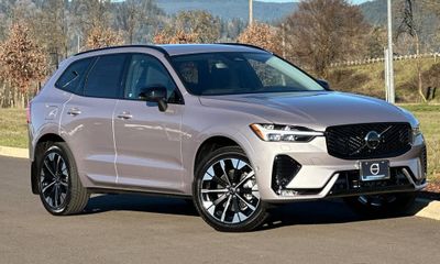 2026 Volvo XC60 Plus Dark