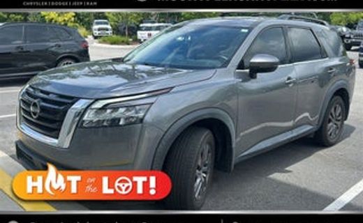 2022 Nissan Pathfinder SV