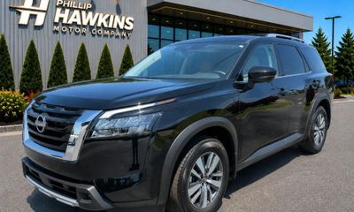 2025 Nissan Pathfinder SL