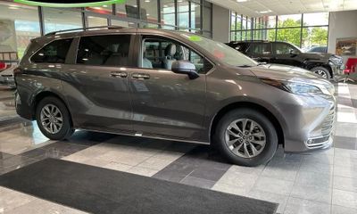 2024 Toyota Sienna XLE