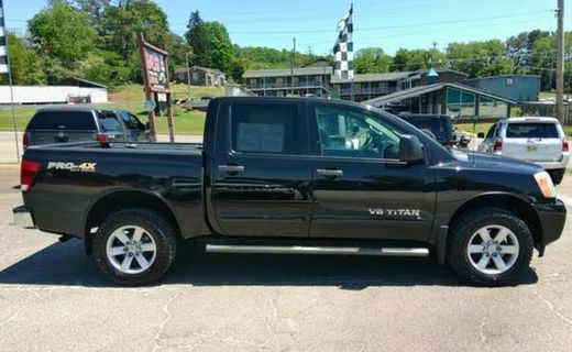 2013 Nissan Titan SV