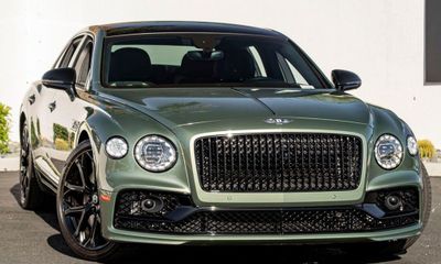 2023 Bentley Flying Spur V8