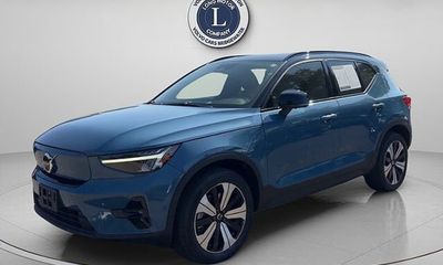 2023 Volvo XC40 Plus Dark