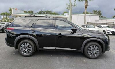 2024 Nissan Pathfinder SV