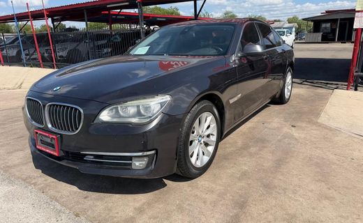 2015 BMW 740i