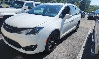 2019 Chrysler Pacifica Touring L Plus