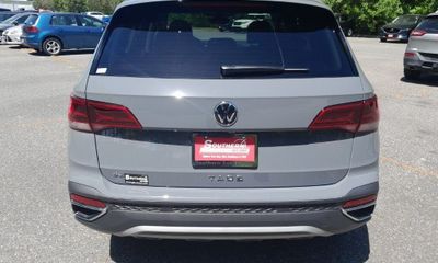 2023 Volkswagen Taos SE W Sunroof