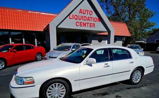 2003 Lincoln Town CAR Signature