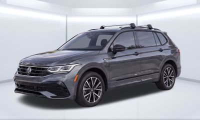 2024 Volkswagen Tiguan SE Black