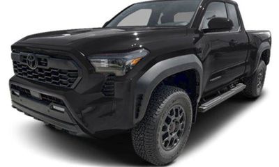 2026 Toyota Tacoma SR5 Xtracab