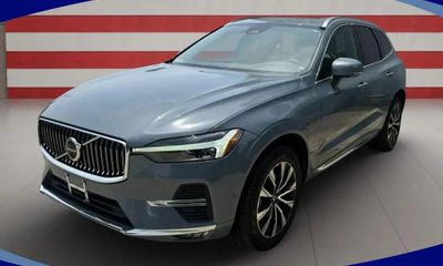 2023 Volvo XC60 Plus Bright