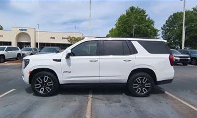 2023 GMC Yukon SLT