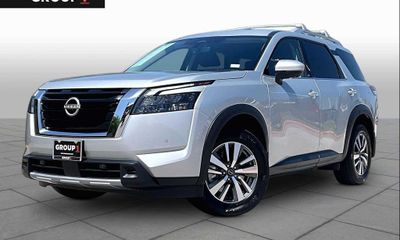 2025 Nissan Pathfinder SL
