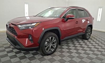 2023 Toyota RAV4 XLE Premium