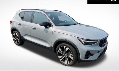 2024 Volvo XC40 Plus Dark
