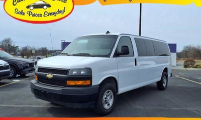 2022 Chevrolet Express Passenger LS EXT