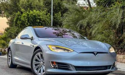 2016 Tesla Model S 90D