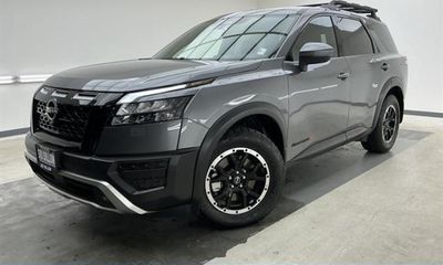 2024 Nissan Pathfinder SV