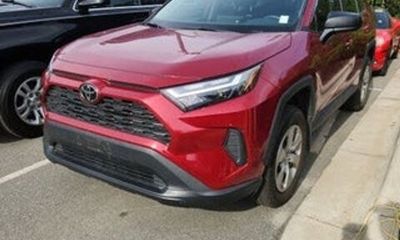 2023 Toyota RAV4 LE