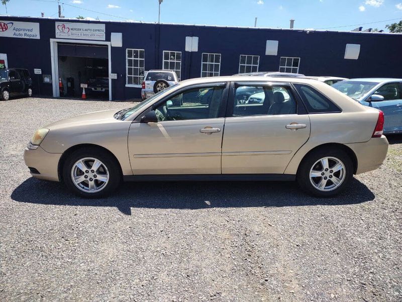 2005 Chevrolet Malibu — a typically priced live listing