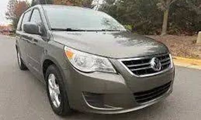 2010 Volkswagen Routan SE
