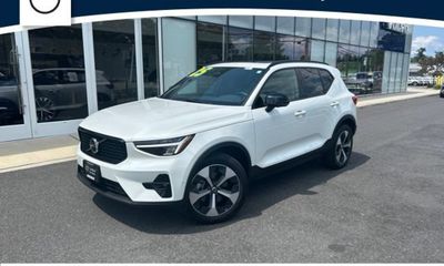 2025 Volvo XC40 Plus Dark