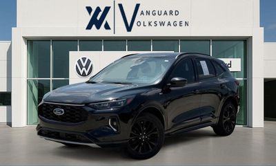 2023 Ford Escape ST Line Elite