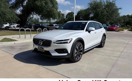 2026 Volvo V60CC Ultra
