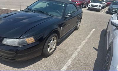 2004 Ford Mustang Deluxe