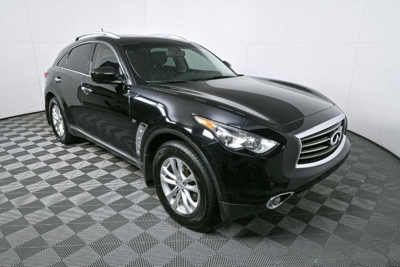 2014 Infiniti QX70 — a typically priced live listing