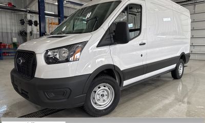 2025 Ford Transit Medium Roof