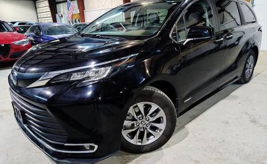 2021 Toyota Sienna XLE