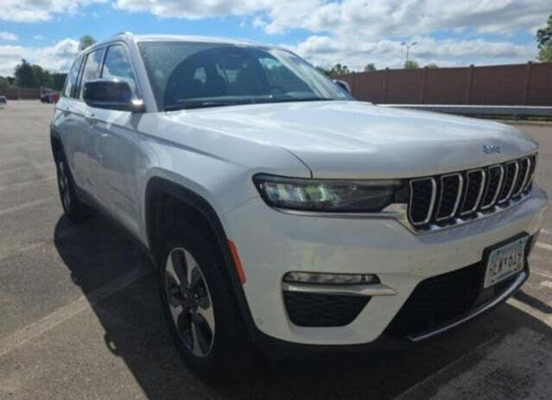 2022 Jeep Grand Cherokee — a typically priced live listing