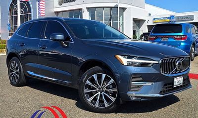 2023 Volvo XC60 Plus Bright