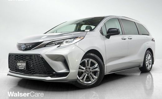 2022 Toyota Sienna LE