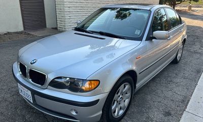 2005 BMW 325i Sedan