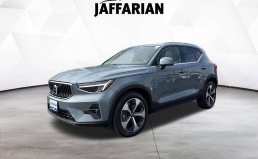 2023 Volvo XC40 Plus Bright