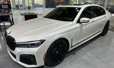 2020 BMW 745E xDrive