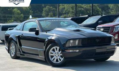 2007 Ford Mustang Deluxe