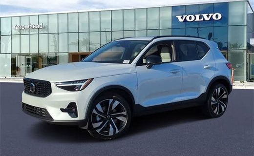2026 Volvo XC40 Plus Dark