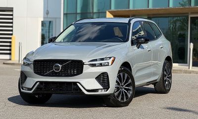 2025 Volvo XC60 Plus Dark
