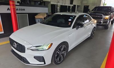 2022 Volvo S60 R Design