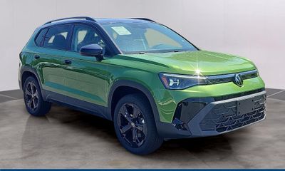 2026 Volkswagen Taos 4Motion SE Black