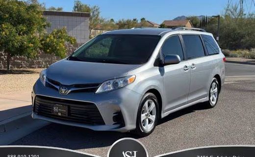 2018 Toyota Sienna LE