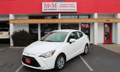 2017 Toyota Yaris IA Base