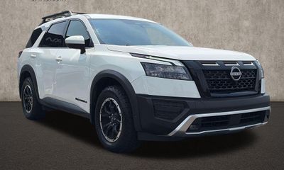 2025 Nissan Pathfinder SV