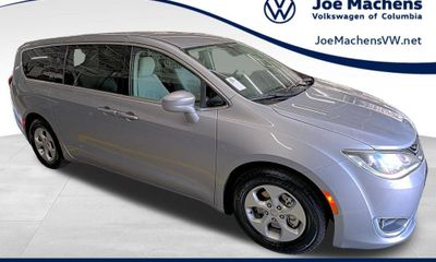 2018 Chrysler Pacifica Touring Plus