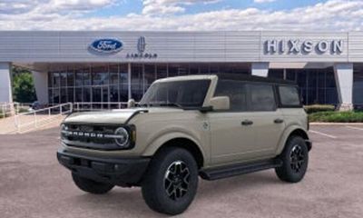 2026 Ford Bronco Outer Banks